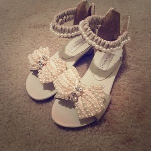 Lovely dress sandals 👡 👧🏽